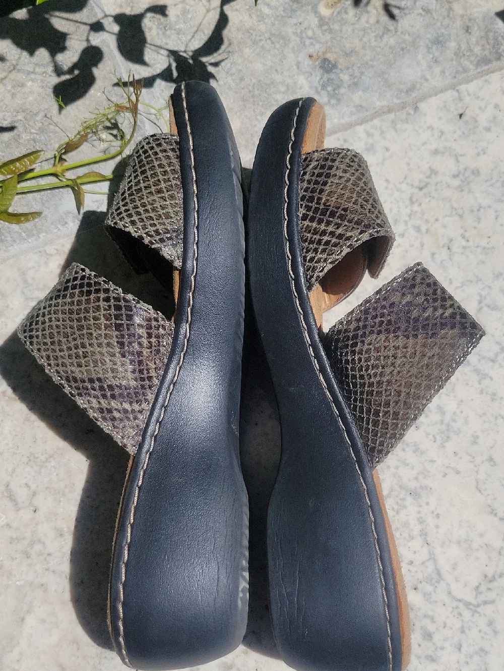 Clarks Delana Fenela Olive Snake-Texture Double-Strap Slide Sandals 7.5